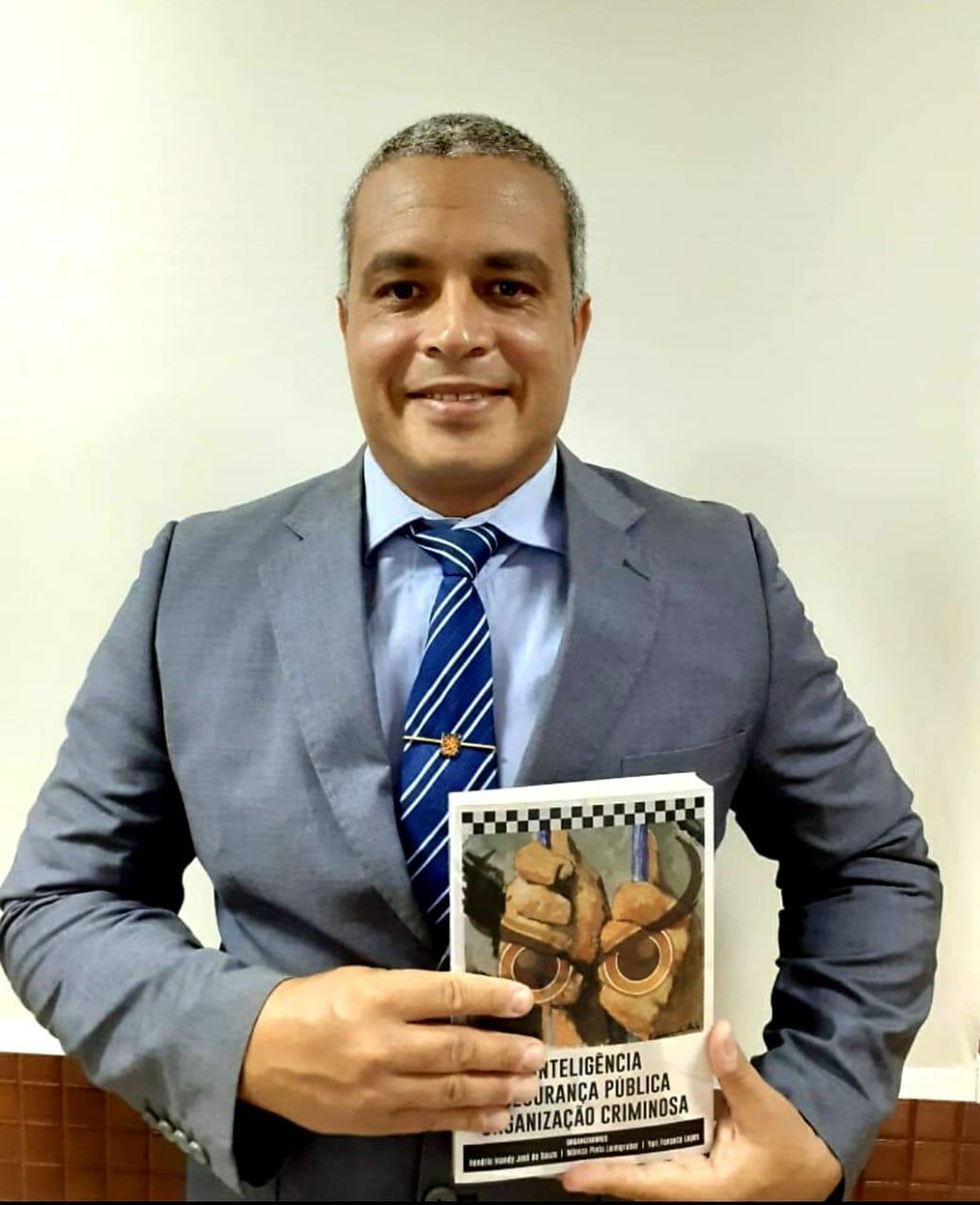 Profissionais da Segurança Pública e membros do MP se reúnem e escrevem livro sobre Organização Criminosa